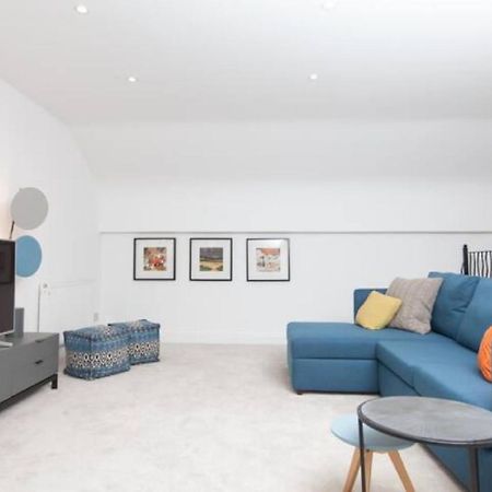 Edinburgh Deluxe Duplex With Garage Apartment Exterior photo