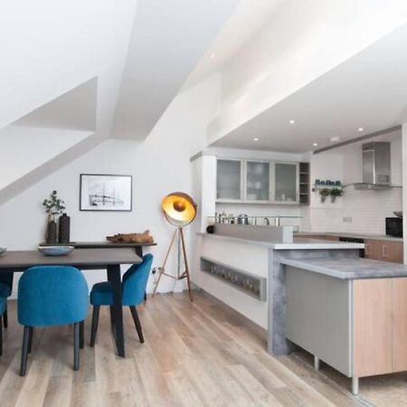 Edinburgh Deluxe Duplex With Garage Apartment Exterior photo