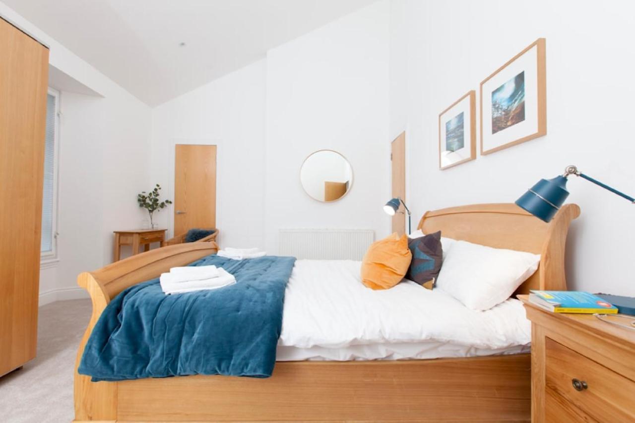 Edinburgh Deluxe Duplex With Garage Apartment Exterior photo